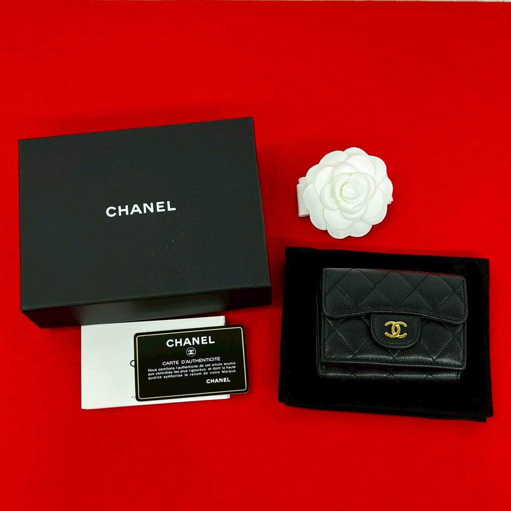 CHANEL シャネル ノベルティ ブラック 三つ折り財布 黒 シリアル