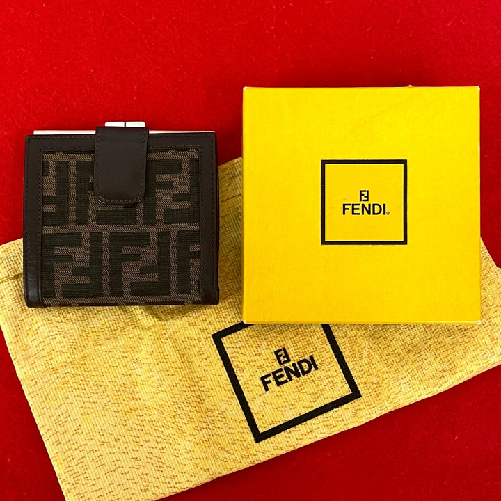 二つ折り財布 フェンディ