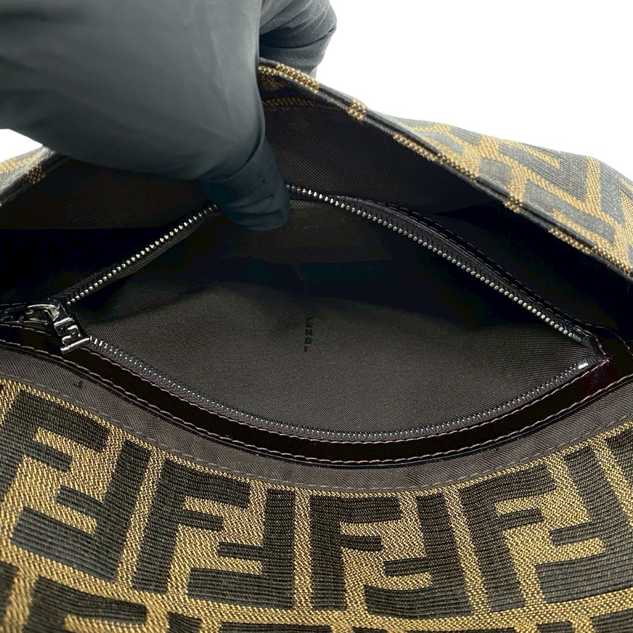 FENDI フェンディ (Vintage) マンマバケット ショルダーバッグ – Trip