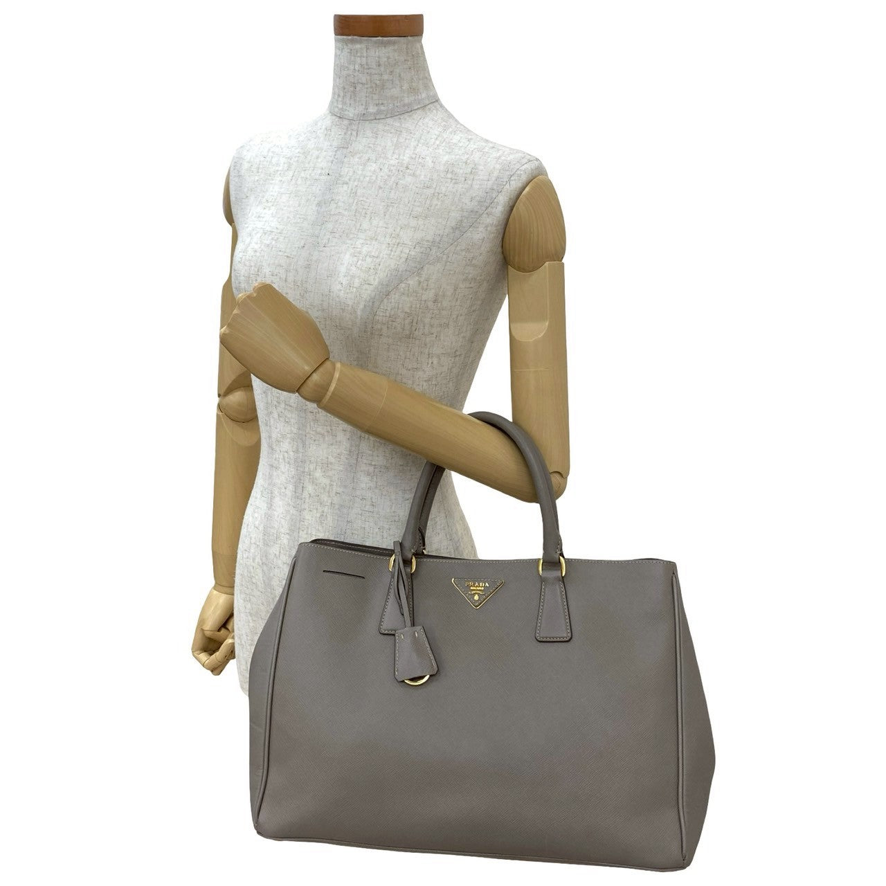 PRADA ガレリア – Trip