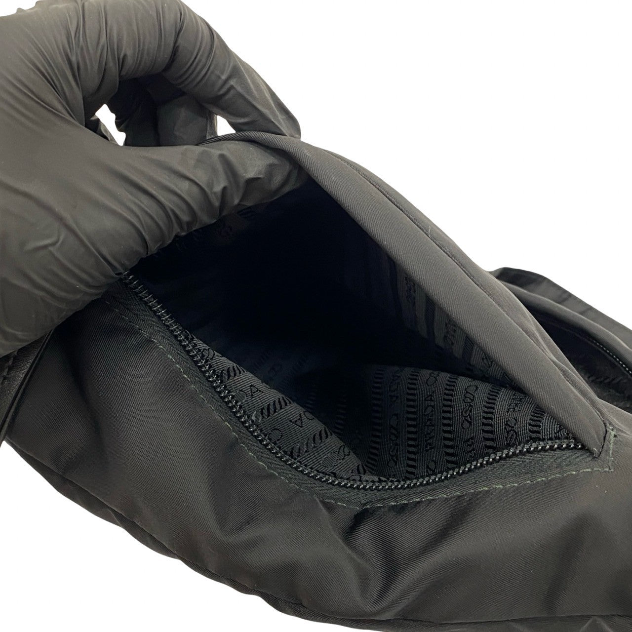 プラダ　ボディバッグ プラダ(PRADA) ショルダー ボディバッグ・ウエストポーチ | 通販・人気