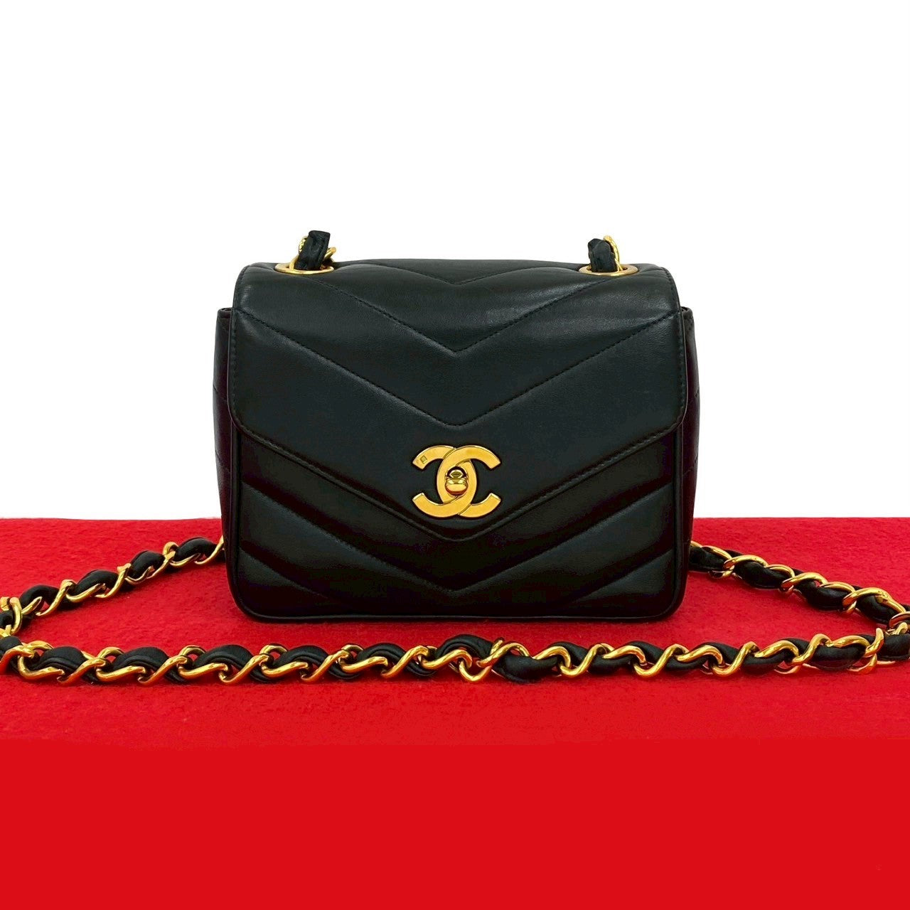 CHANEL シャネル (Vintage) シェブロン ショルダーバッグ – Trip
