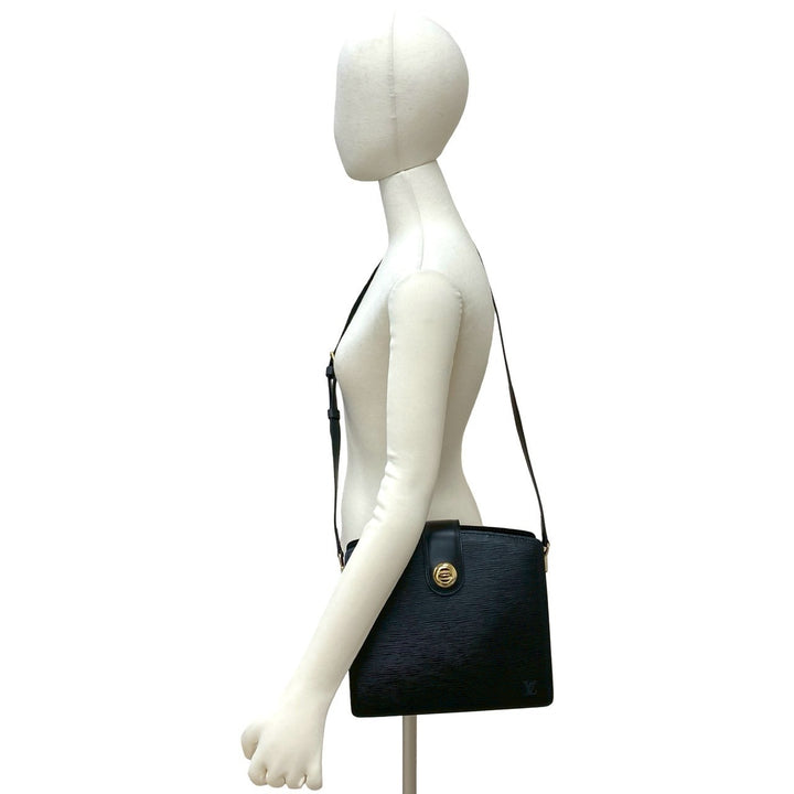 shoulder bag louis vuitton capuchin
