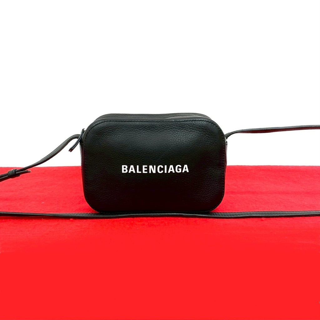 BALENCIAGA エブリデイ カメラバッグ XS – Trip