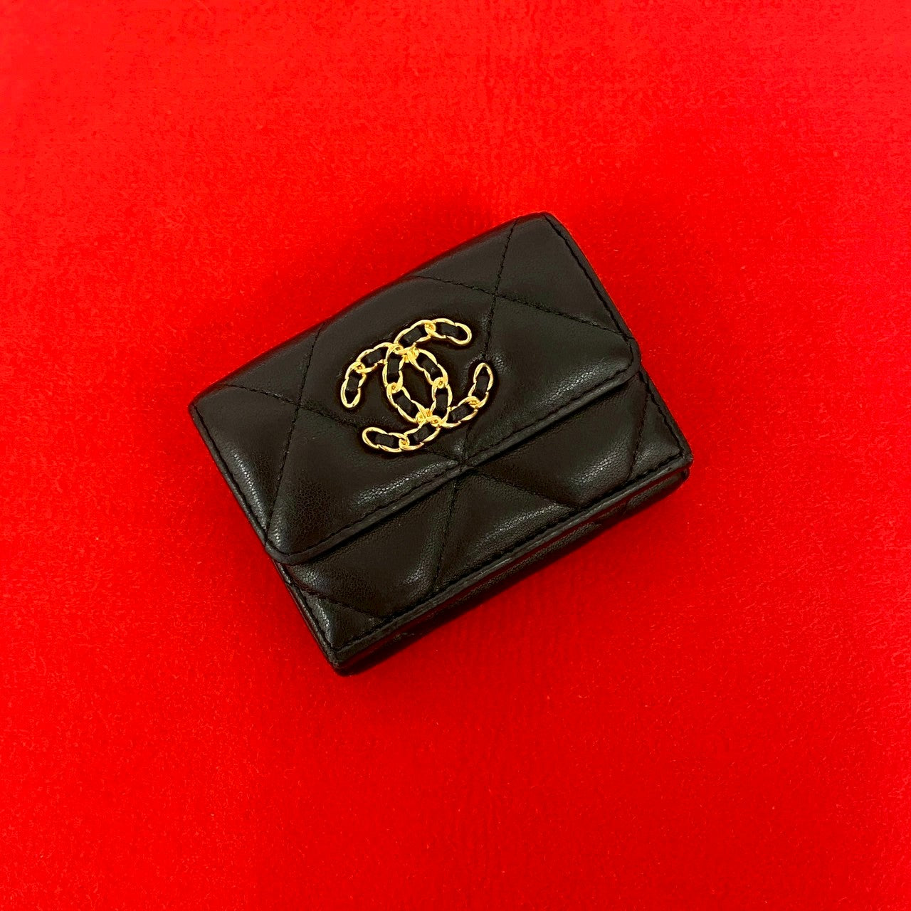 CHANEL シャネル　19三つ折り財布　ディズヌフ CHANEL シャネル 19 ディズヌフ マトラッセ 三つ折り財布 ミニ財布