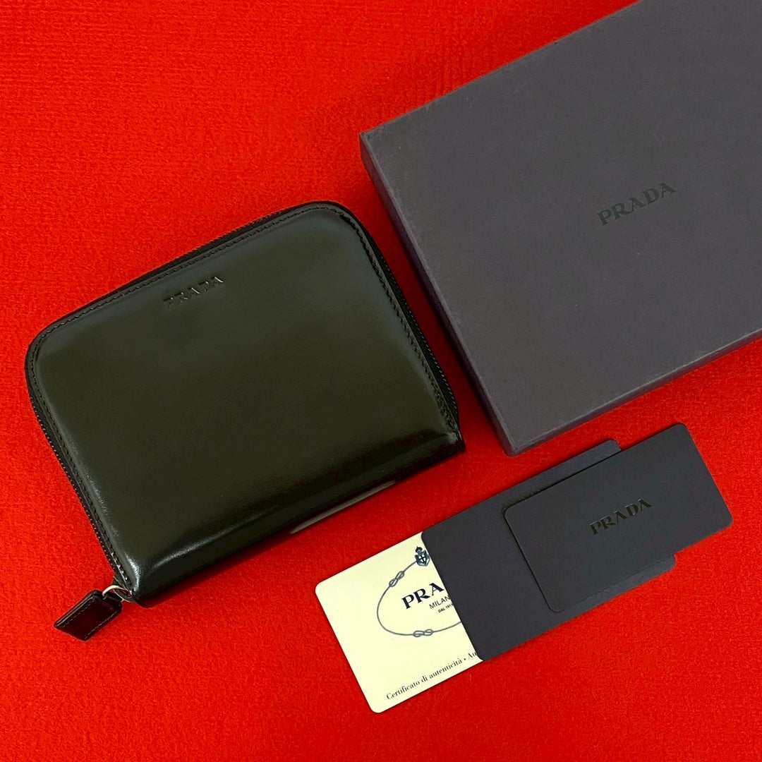 二つ折り財布 プラダ