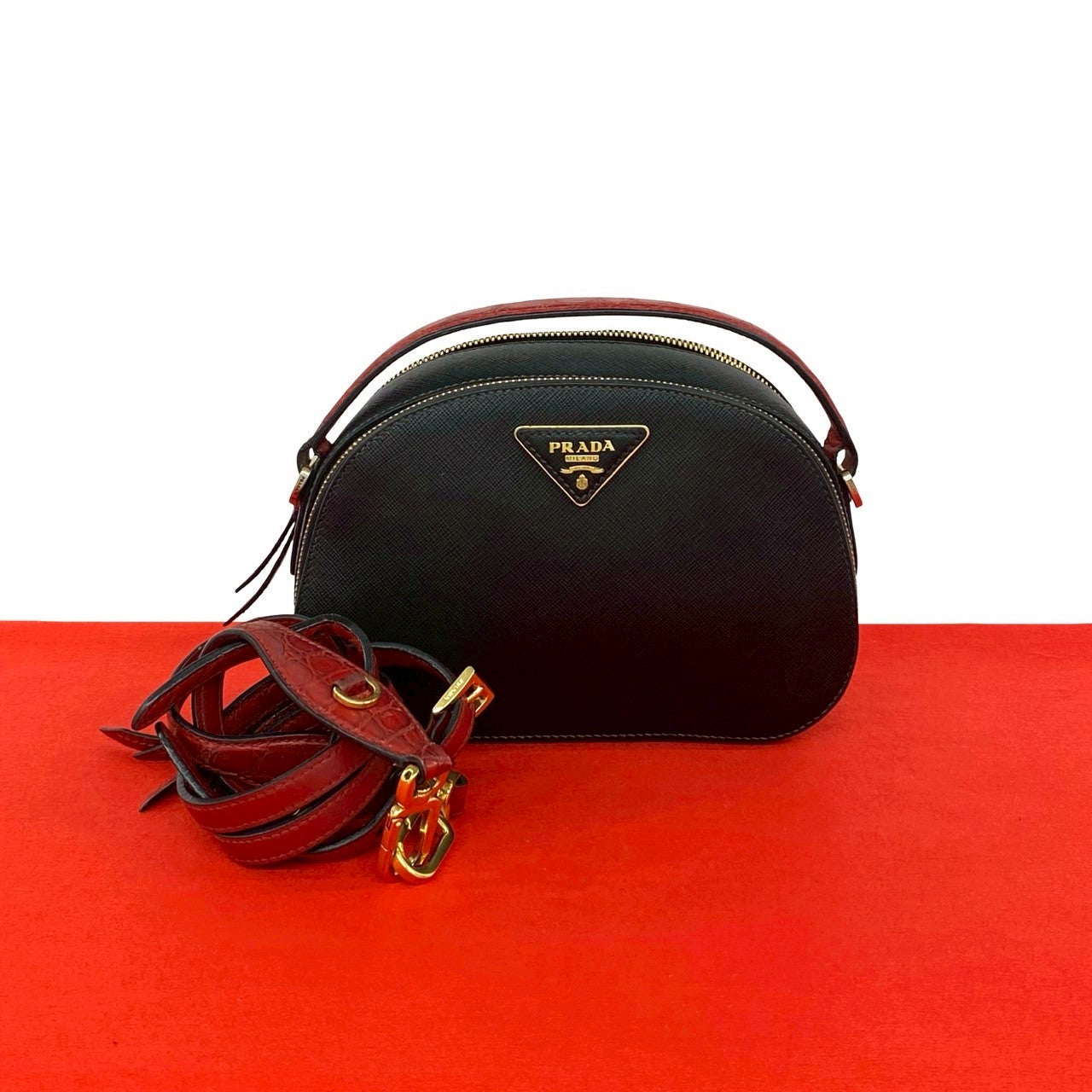 プラダ　美品　ショルダーバッグ　ハンドバッグ プラダ PRADA ハンドバッグ 斜めがけショルダーバッグ 2WAY バッグ