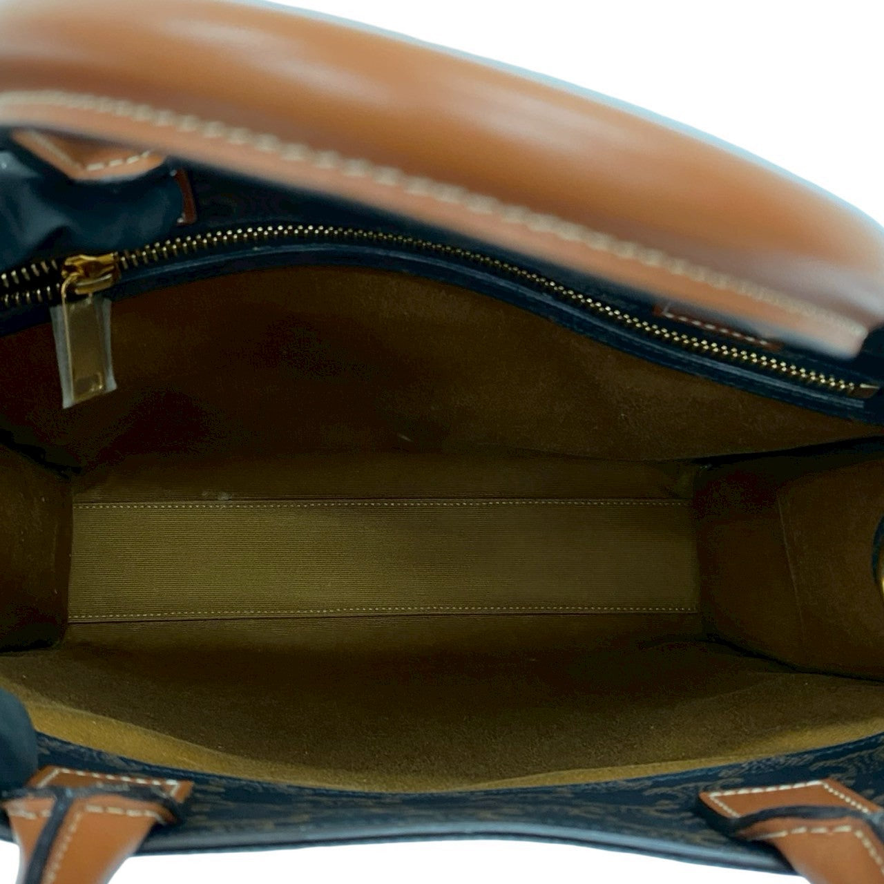 【美品】CELINE スモール バーティカル カバ トリオンフ ショルダーバッグ CELINE トリオンフ バーティカル カバ スモール – Trip
