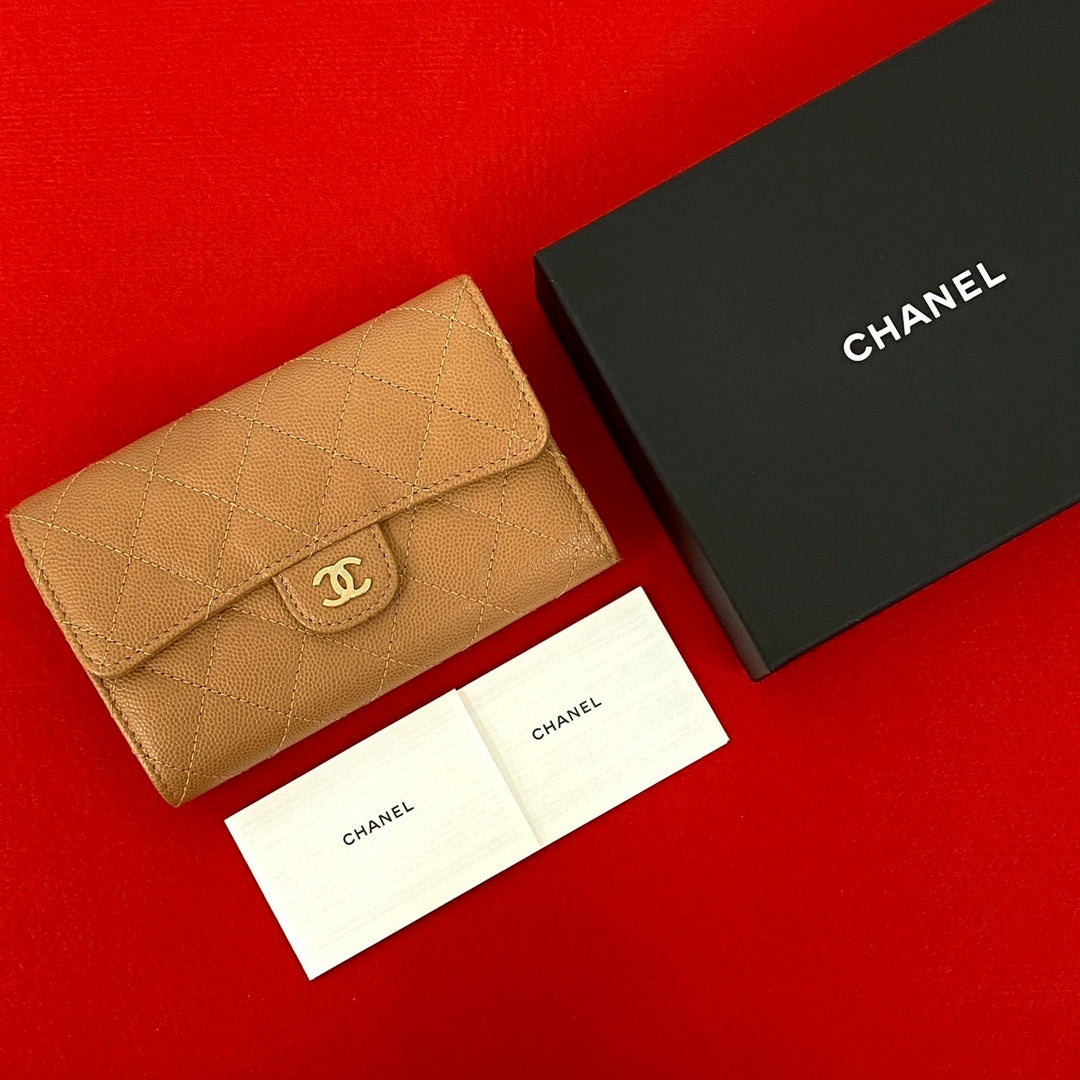 trifold wallet chanel