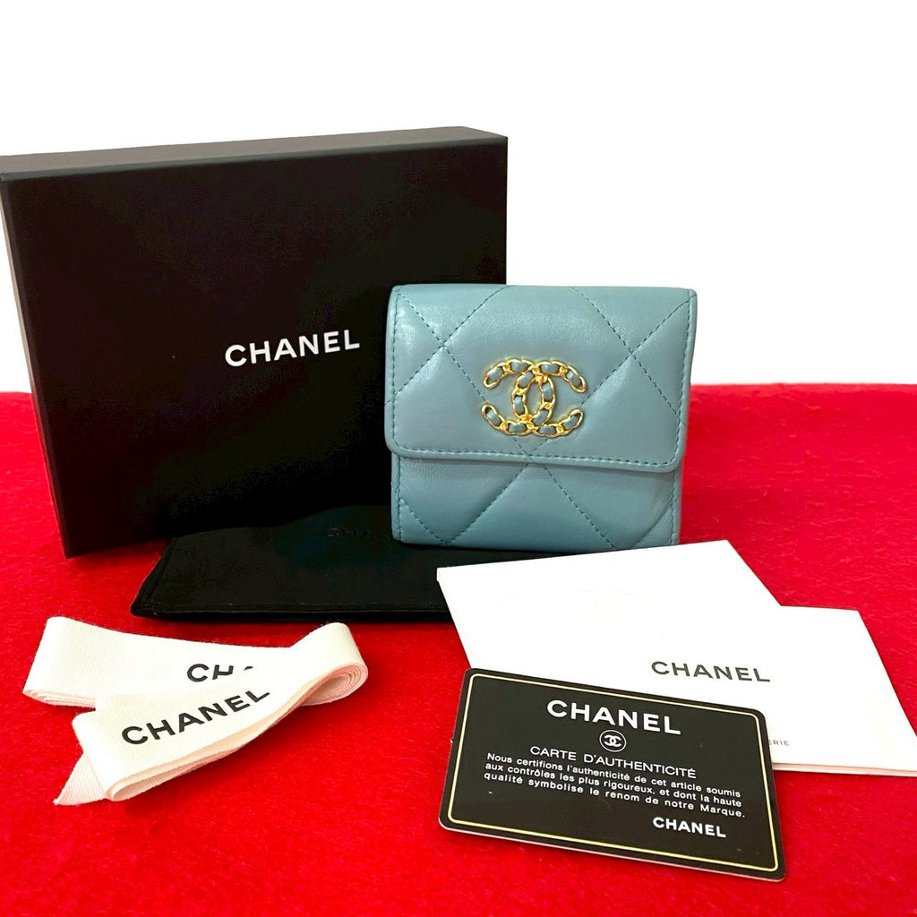 CHANEL シャネル 二つ折り財布 – Trip