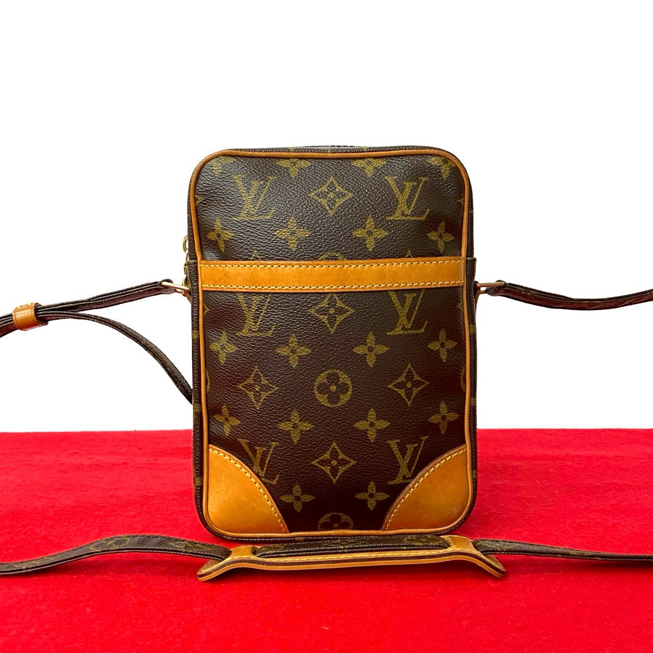 お買い得！ 美品 LOUIS VUITTON ダヌーブ a1042 LOUIS VUITTON ルイヴィトン (Vintage) ダヌーブ ショルダーバッグ – Trip