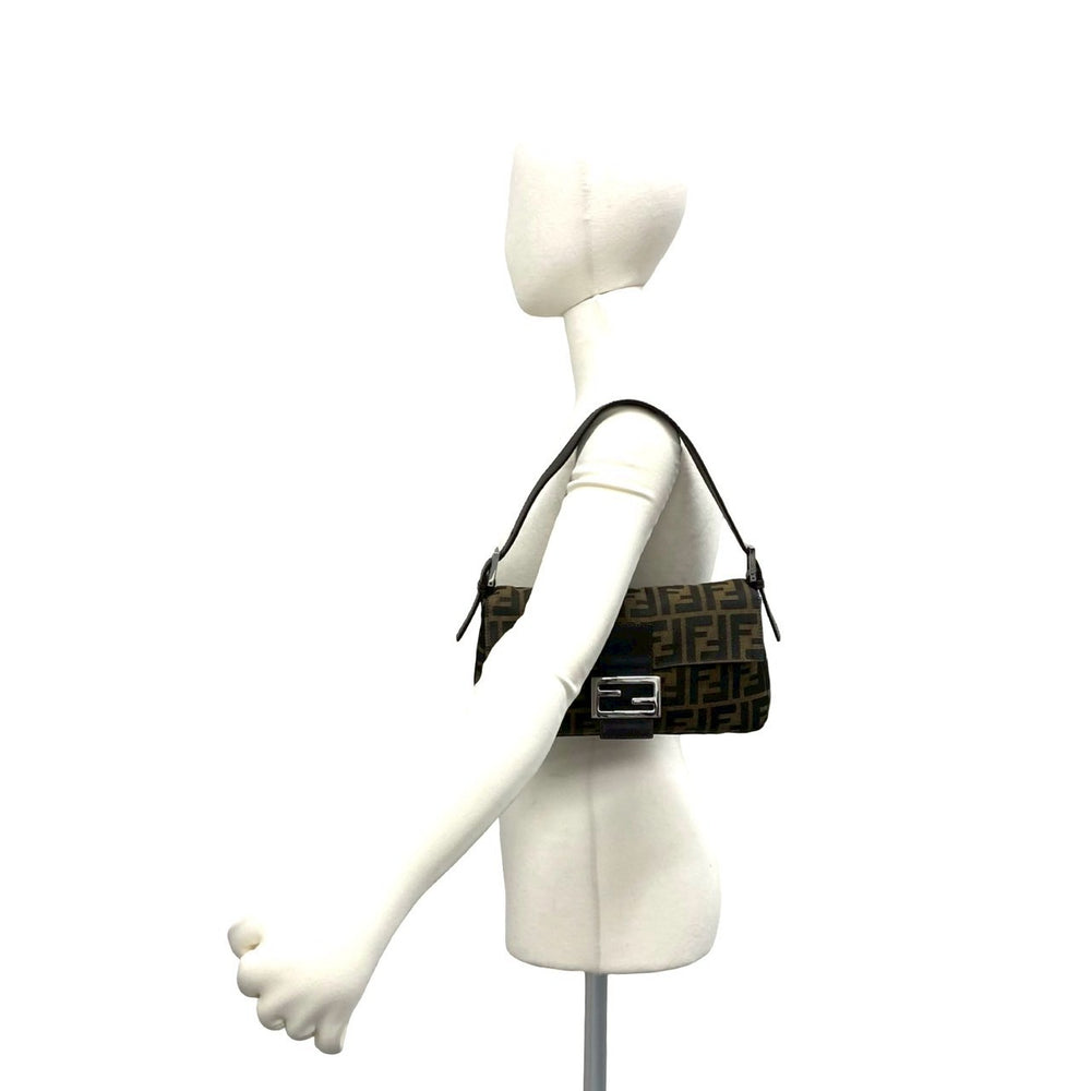 ショルダーバッグ フェンディ マンマバケット