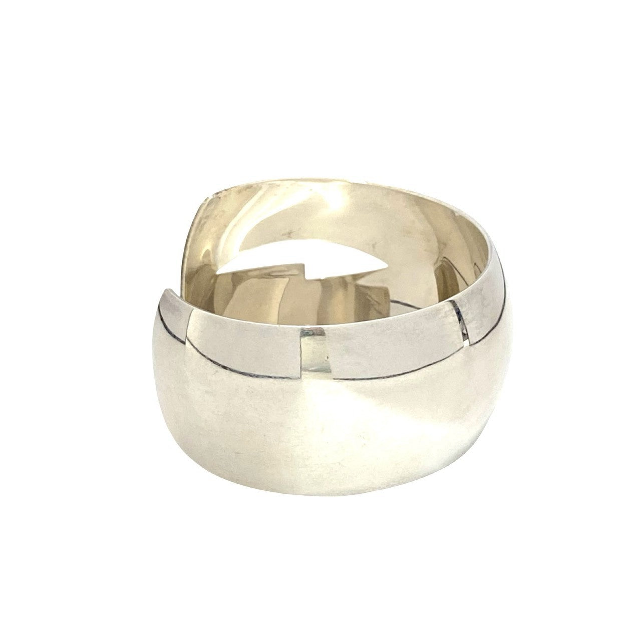 GUCCI カットアウト ワイドカフ – Trip