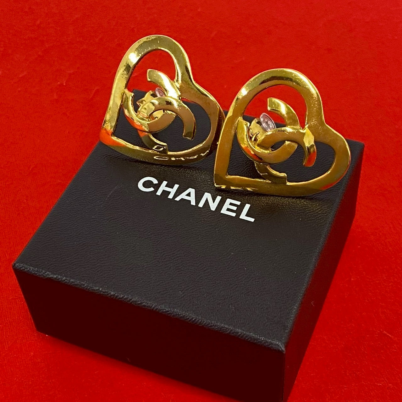 CHANEL ロゴデザイン イヤリング！在庫あるか確認ください！！ CHANEL シャネル (Vintage) イヤリング – Trip