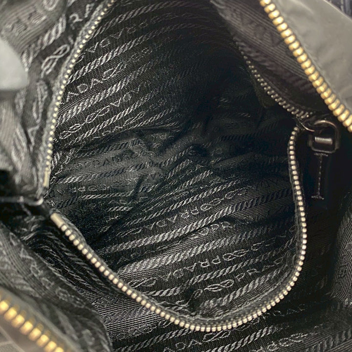 ショルダーバッグ プラダ 三角ロゴ 金具