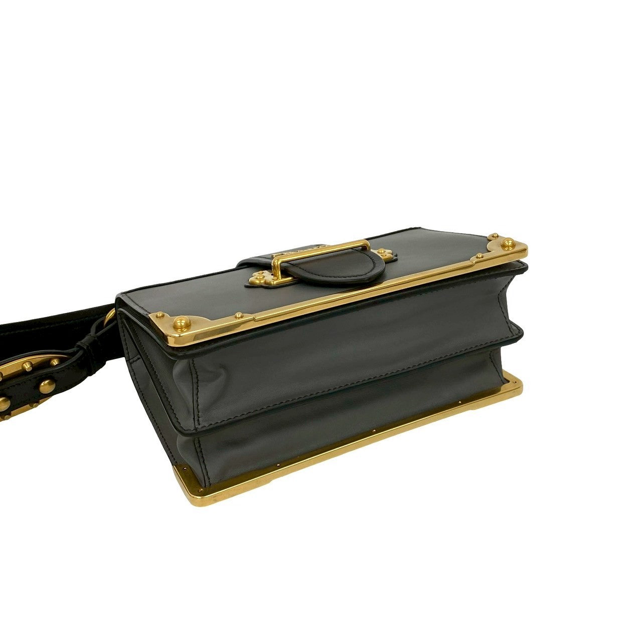 PRADA カイエ – Trip