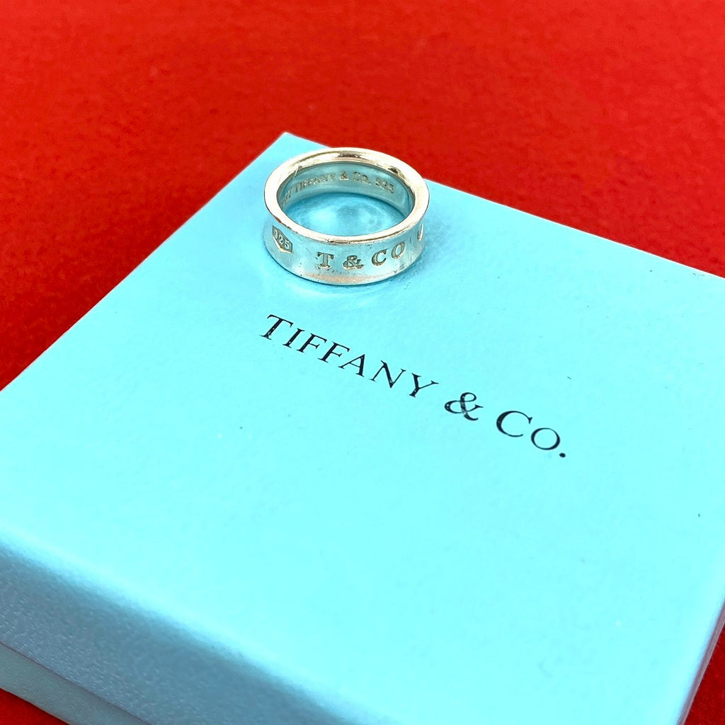 Tiffany & Co. ナロー シルバー リング 17号 箱 保存袋付 美品 TIFFANY&Co. ティファニー (Vintage) ナロー リング 指輪 – Trip