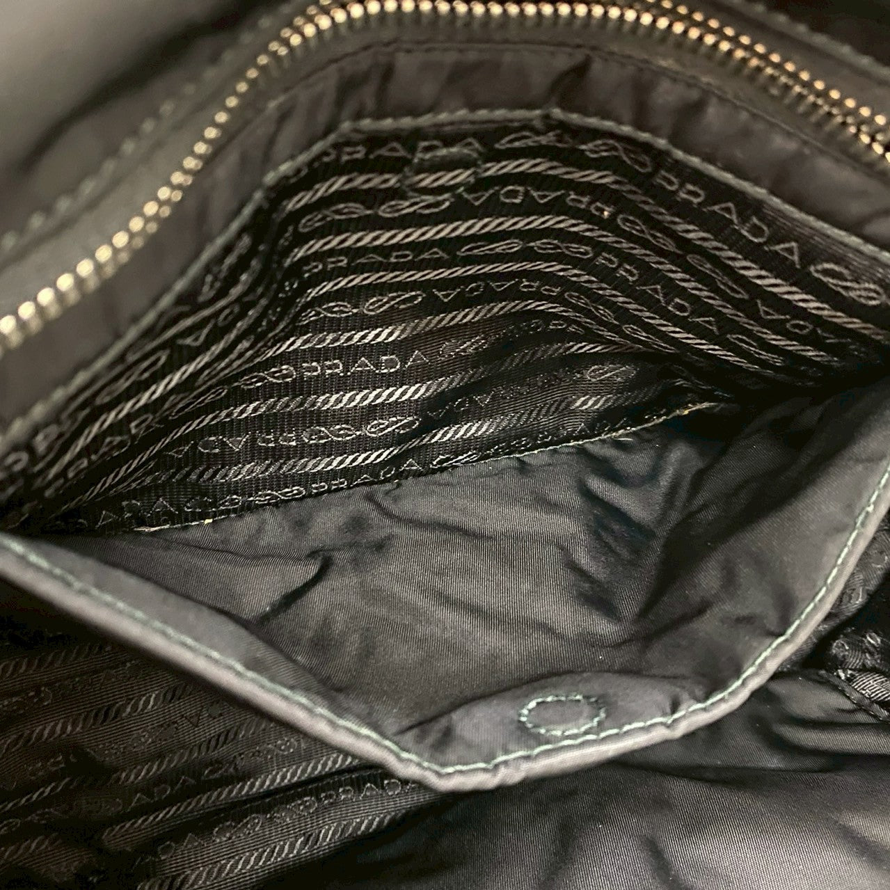PRADA Re-Nylon スモールパデッド トート – Trip