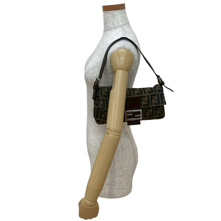 ショルダーバッグ フェンディ マンマバケット