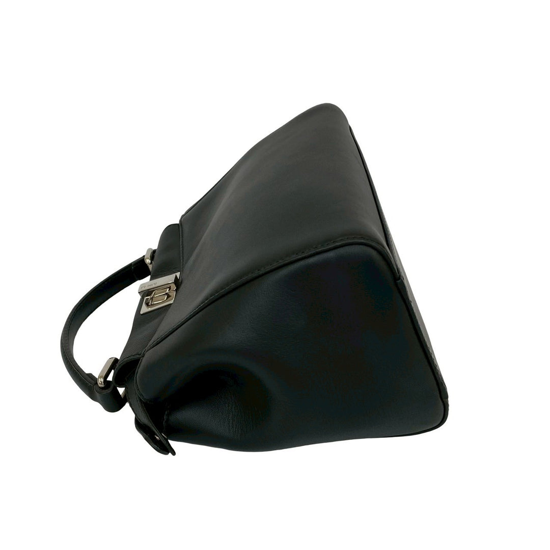 ショルダーバッグ フェンディ ピーカブー ミニ